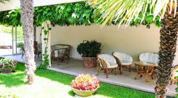 Furnished outdoor area