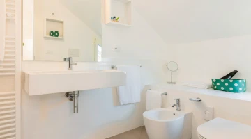 Bathroom with towel set