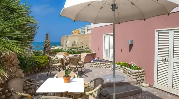 Terrazza panoramica arredata
