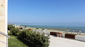 Struktur mit Blick auf das Meer