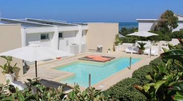 Saisonaler Swimmingpool im Garten