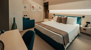 Deluxe double room with telephone