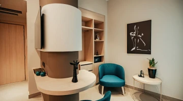 Superior double room with desk and armchairs