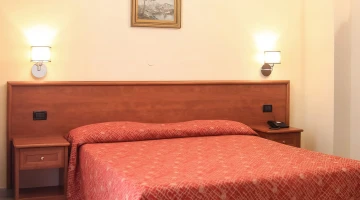 Camera arredata in stile classico