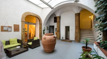 Cortile arredato