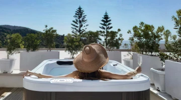 Pool suite with Jacuzzi on private terrace