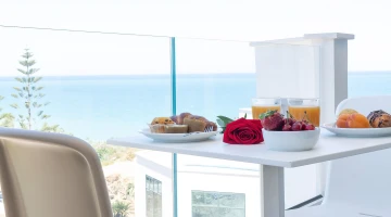 Breakfast with sea view