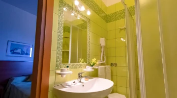 En-suite bathroom