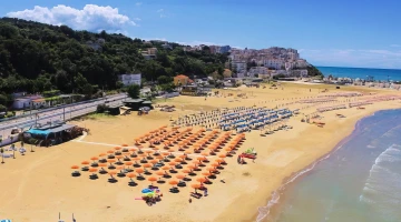 Malibù Beach Club, equipped beach &amp; restaurant on the sea