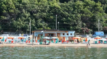 Malibù Beach Club, equipped beach &amp; restaurant on the sea