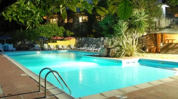 Seasonal swimming pool 
