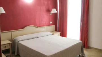 Double room with balcony overlooking the sea