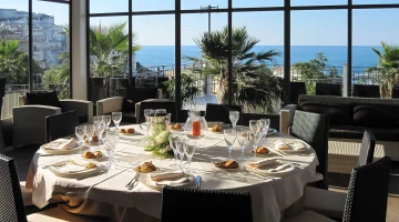 Restaurant room with sea view