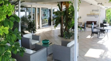 Relaxation areas with sofas