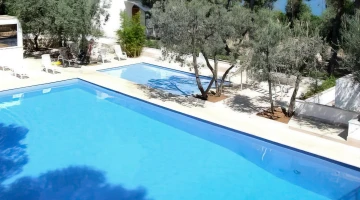 Swimming pool with children&#39;s pool
