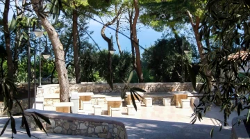 Furnished outdoor spaces