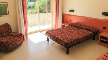 Double bedroom with balcony in the apartment