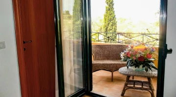 Balcony with sitting area