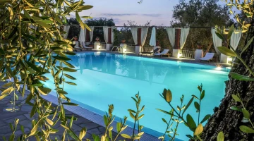 Night photo of the swimming pool
