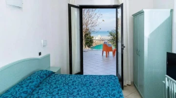 Double bedroom with balcony
