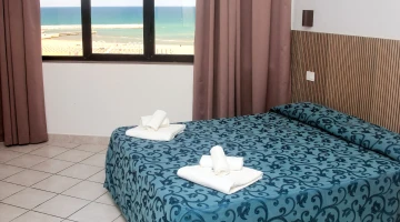 Double bedroom with window