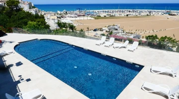 Panoramic swimming pool