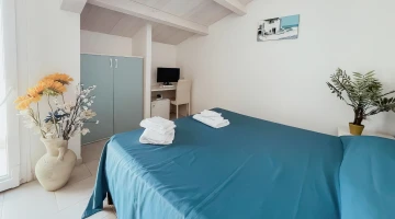 Quadruple room with TV