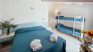 Quadruple room with bunk beds