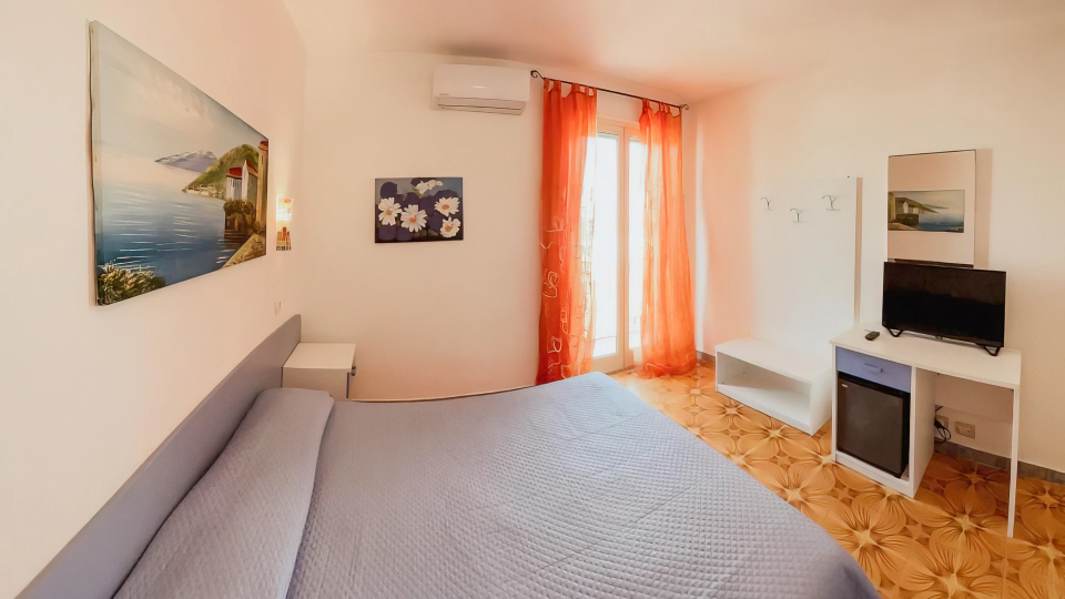 Double room with TV and balcony
