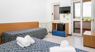 Triple room with TV and minibar