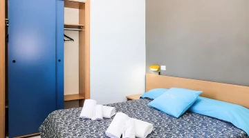 Double bedroom with wardrobe