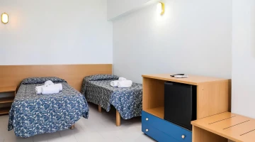 double room with single beds