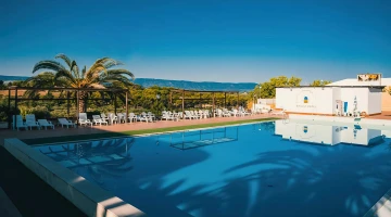 Seasonal swimming pool