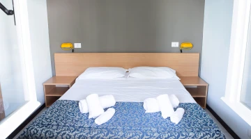 Double bedroom with towels supplied