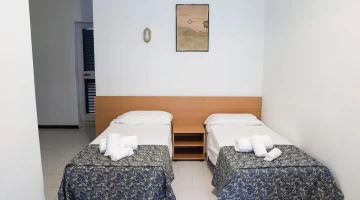 double room with single beds