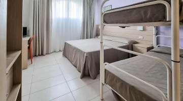 Quadruple room with bunk beds