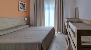 Quadruple room with bunk beds