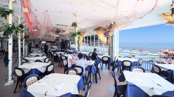 Pizzeria restaurant on the private beach