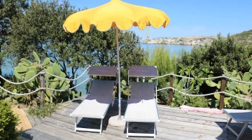 Furnished outdoor area