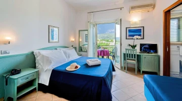 Room with furnished balcony