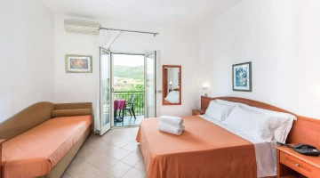 Triple room with balcony
