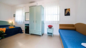 Triple room with wardrobe and minibar
