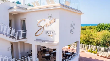 Hotel with rooftop solarium