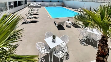 Swimming pool and solarium