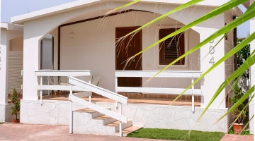 Cottage facade