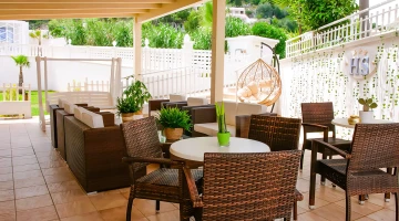 Furnished outdoor area