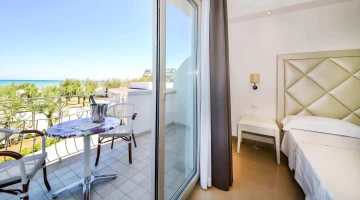 Room with balcony overlooking the sea