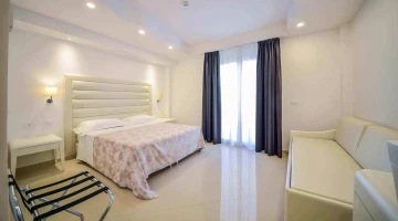 Double bedroom with balcony