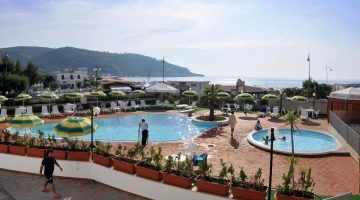 Swimming pool for adults and children&#39;s pool