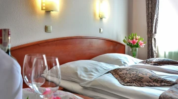 Room with double bed